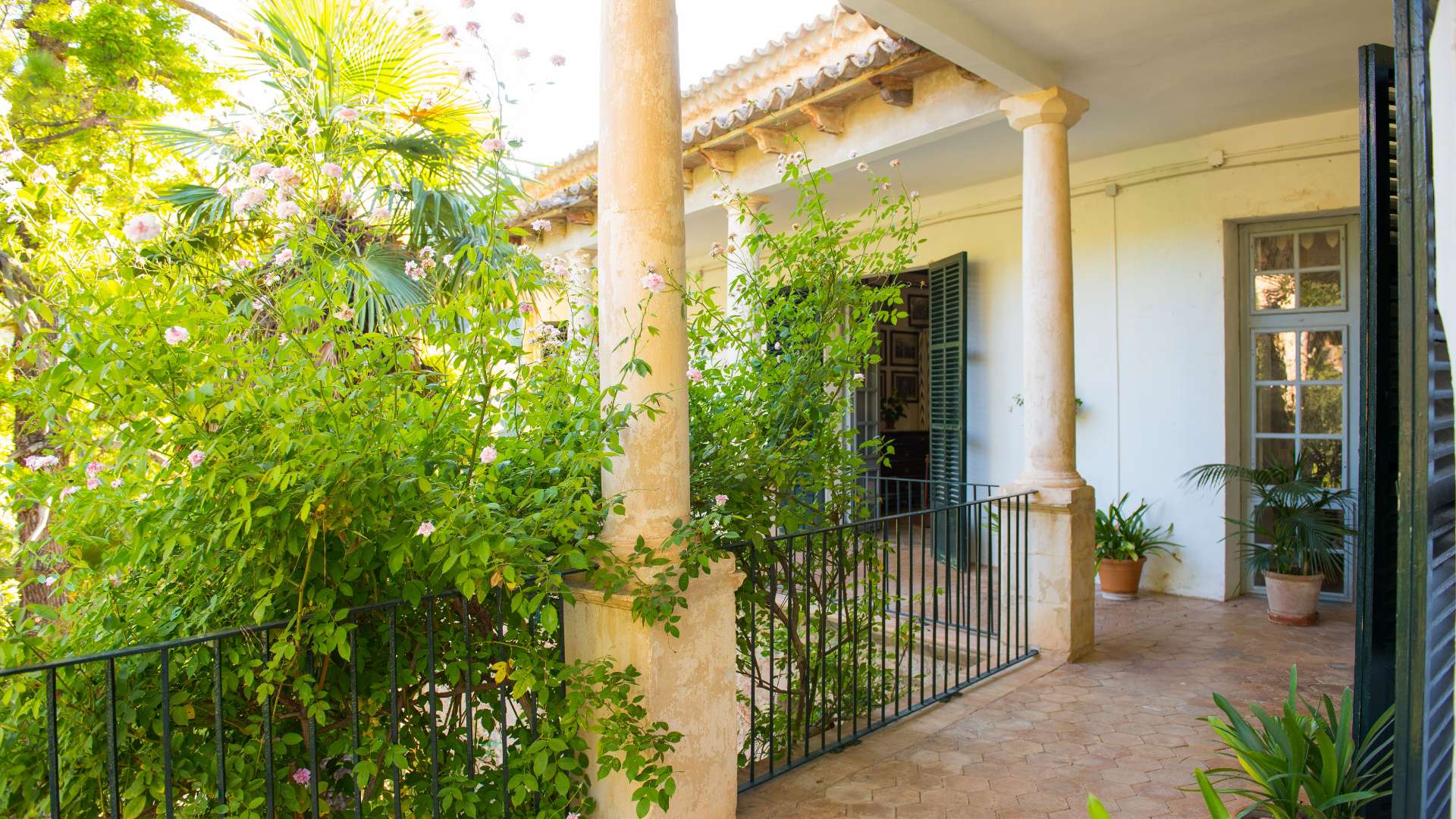 The House Gallery 22 - Jardines de Alfabia