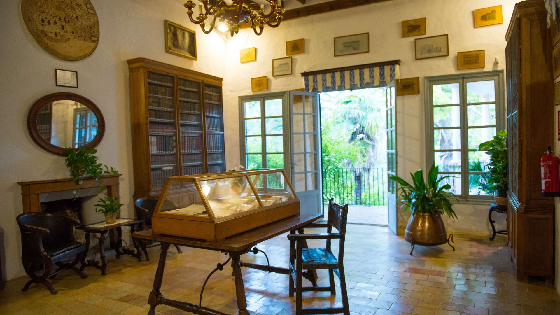 The House Gallery 28 - Jardines de Alfabia